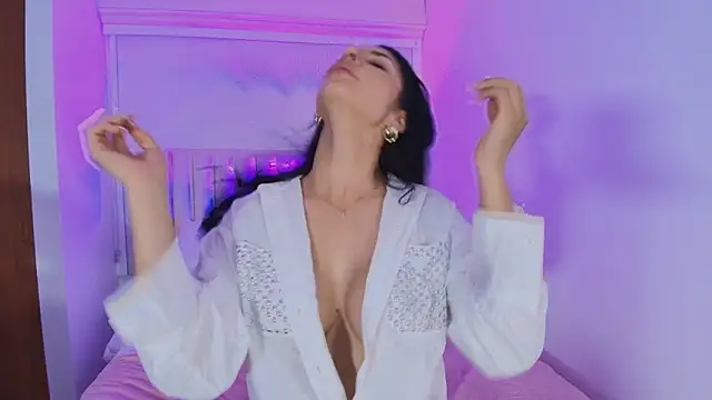 ArianaReynoldss online show from 11-05-25, 10:10