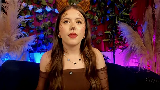 Snapshot of viol_collins__ chatting on 10-31-25, 05:47 viol collins   online show from 10-31-25, 05:47