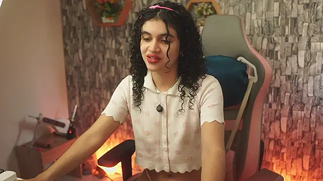 Snapshot of bonniie_98_ chatting on 05-20-26, 07:31 bonniie 98 online show from 05-20-26, 07:31