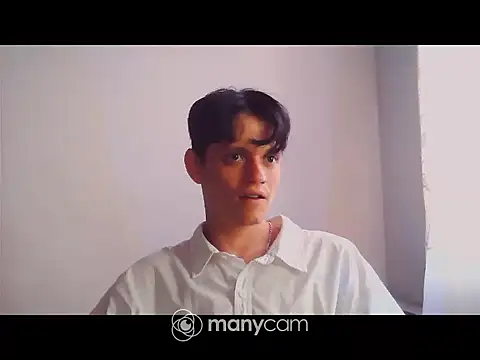 Snapshot of santihot089 chatting on 12-20-25, 09:00 santihot089 online show from 12-20-25, 09:00