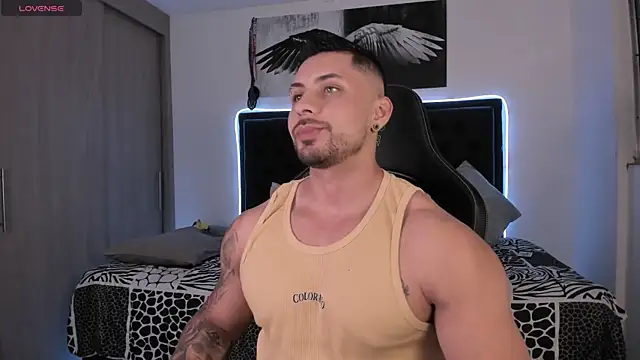Snapshot of santi_aesthetic chatting on 06-05-26, 04:08 santi aesthetic online show from 06-05-26, 04:08