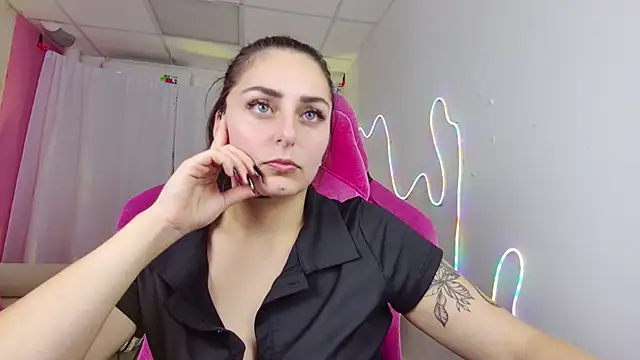 ValeriiMills online show from 11-25-25, 03:45