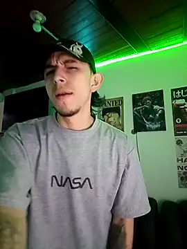 Snapshot of Chris__Jones chatting on 04-11-26, 10:25 Chris Jones online show from 04-11-26, 10:25