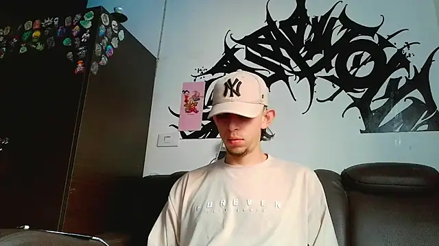 Snapshot of Chris__Jones chatting on 06-17-26, 11:45 Chris Jones online show from 06-17-26, 11:45