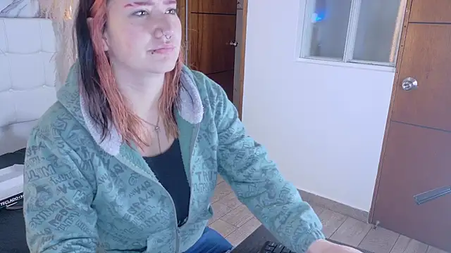 Cerecitaa02  online show from 10-07-25, 12:13