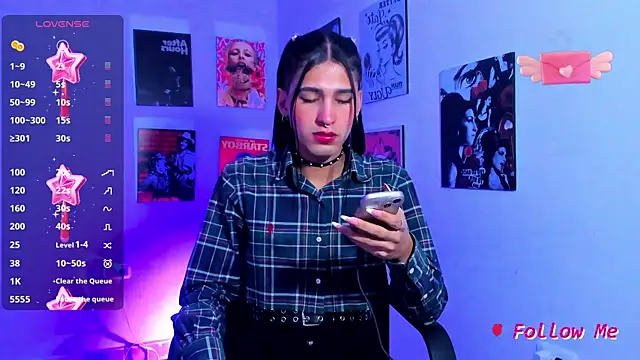 Snapshot of SkylerBennet chatting on 03-22-25, 01:22 SkylerBennet online show from 03-22-25, 01:22