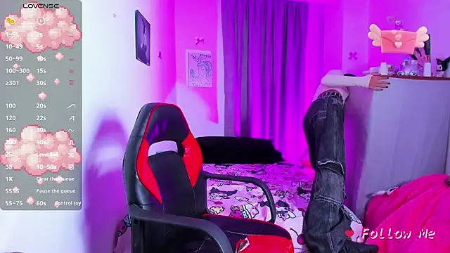 Snapshot of SkylerBennet chatting on 10-22-25, 03:18 SkylerBennet online show from 10-22-25, 03:18