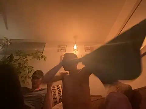 Snapshot of Chaud06_french chatting on 04-13-26, 03:12 Chaud06 french online show from 04-13-26, 03:12