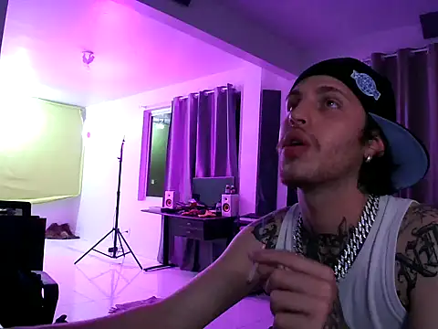 bigrosa21cm online show from 10-31-25, 11:39