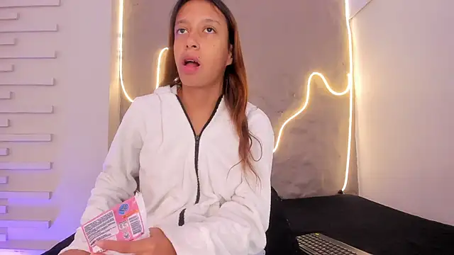 Snapshot of Dulce_Quintana chatting on 12-02-25, 12:21 Dulce Quintana online show from 12-02-25, 12:21