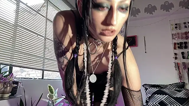 ELENA UMBRA online show from 05-29-26, 09:57