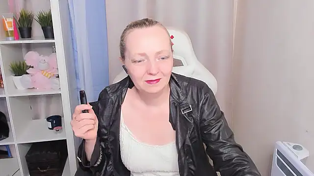 Snapshot of Karen_Villis chatting on 02-23-26, 10:01 Karen Villis online show from 02-23-26, 10:01