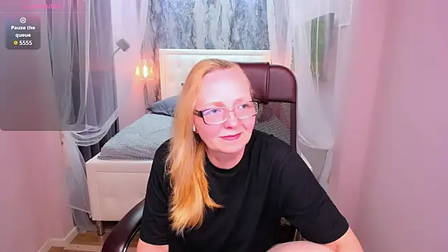 Snapshot of Karen_Villis chatting on 08-03-26, 11:48 Karen Villis online show from 08-03-26, 11:48