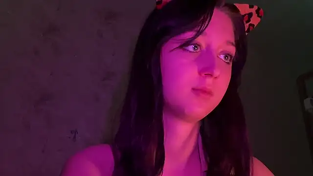 Snapshot of YourTemptation_ chatting on 12-20-25, 02:13 YourTemptation online show from 12-20-25, 02:13