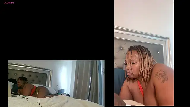 Snapshot of RoyalQueen2u chatting on 05-14-26, 06:04 RoyalQueen2u online show from 05-14-26, 06:04