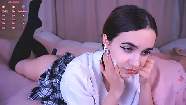 Snapshot of CupSizeGirl chatting on 10-29-25, 01:35 CupSizeGirl online show from 10-29-25, 01:35