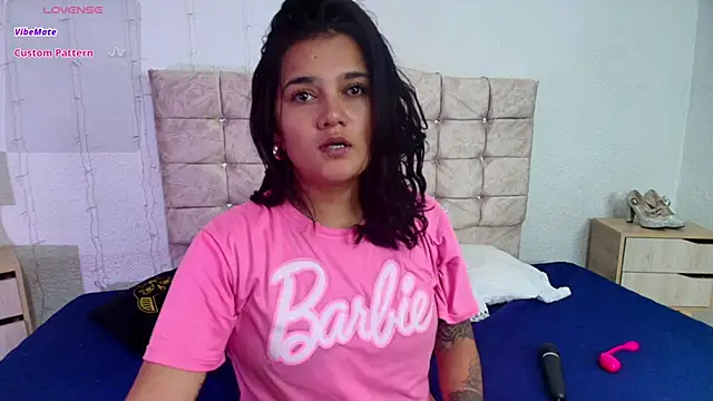 Snapshot of mia_traveluxe chatting on 12-02-25, 04:29 mia traveluxe online show from 12-02-25, 04:29