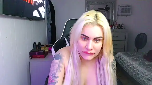 candycubanita online show from 12-22-25, 08:11