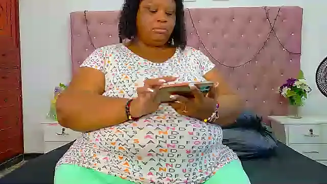 Snapshot of Exoticbigmandy chatting on 10-04-25, 09:46 Exoticbigmandy online show from 10-04-25, 09:46