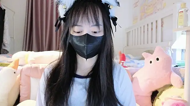 Snapshot of love-uiui chatting on 10-12-25, 02:38 love-uiui online show from 10-12-25, 02:38