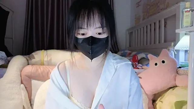 Snapshot of love-uiui chatting on 10-13-25, 04:29 love-uiui online show from 10-13-25, 04:29