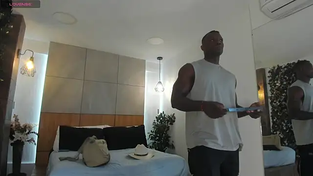 MarcusBlack  online show from 04-25-26, 12:19