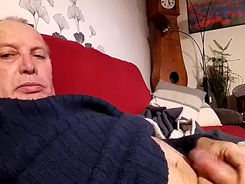 Snapshot of Vince072 chatting on 01-13-26, 04:34 Vince072 online show from 01-13-26, 04:34