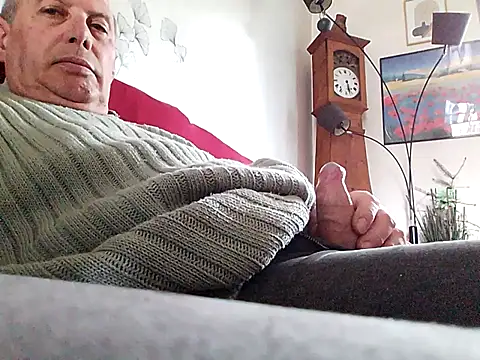 Snapshot of Vince072 chatting on 03-30-26, 11:22 Vince072 online show from 03-30-26, 11:22