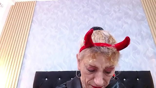 xandrinakarzon online show from 10-31-25, 01:56