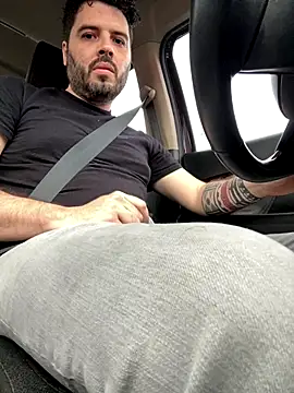 Snapshot of uto857 chatting on 11-10-25, 10:20 uto857 online show from 11-10-25, 10:20