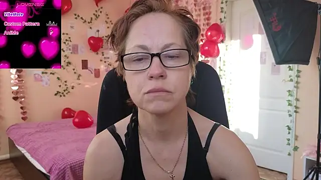 Snapshot of Ronda_Roni chatting on 02-17-26, 05:26 Ronda Roni online show from 02-17-26, 05:26