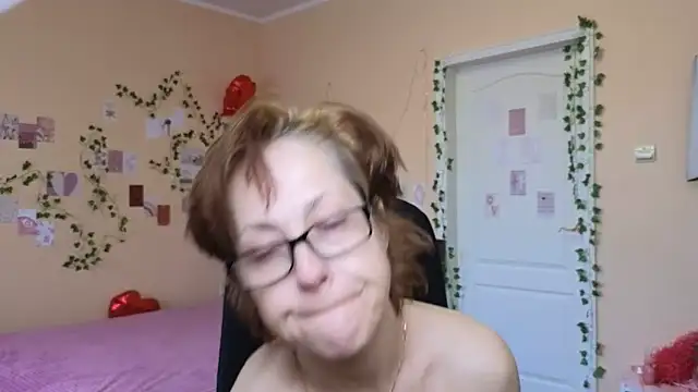 Snapshot of Ronda_Roni chatting on 04-11-26, 11:25 Ronda Roni online show from 04-11-26, 11:25