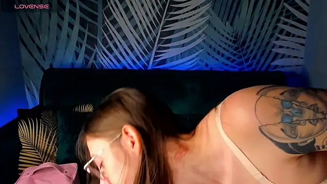 ChristyCrayme online show from 11-21-25, 10:19