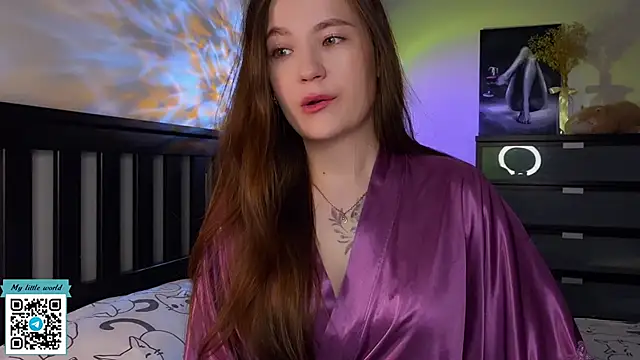Snapshot of mia_here chatting on 10-17-25, 01:20 mia here online show from 10-17-25, 01:20