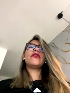 Snapshot of sara_calderon chatting on 09-12-25, 01:22 sara calderon online show from 09-12-25, 01:22