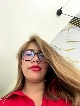 Snapshot of sara_calderon chatting on 09-18-25, 01:24 sara calderon online show from 09-18-25, 01:24