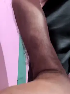 Snapshot of Riyansh_mehta chatting on 12-17-25, 05:41 Riyansh mehta online show from 12-17-25, 05:41