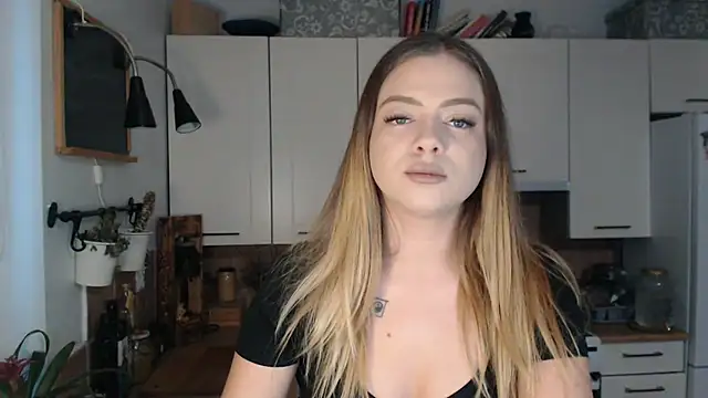 Snapshot of BuffyxLUST chatting on 01-13-26, 07:57 BuffyxLUST online show from 01-13-26, 07:57