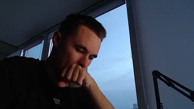 Snapshot of FreddyBredi chatting on 10-09-25, 01:42 FreddyBredi online show from 10-09-25, 01:42