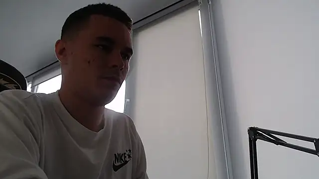 Snapshot of FreddyBredi chatting on 10-27-25, 09:02 FreddyBredi online show from 10-27-25, 09:02