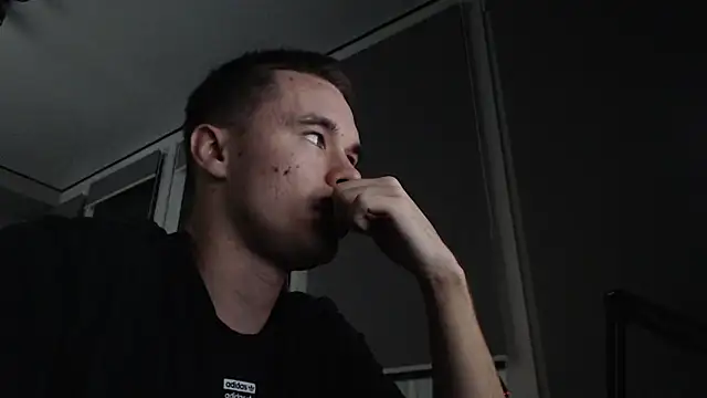 Snapshot of FreddyBredi chatting on 10-30-25, 02:51 FreddyBredi online show from 10-30-25, 02:51