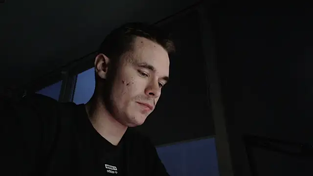 Snapshot of FreddyBredi chatting on 11-06-25, 12:50 FreddyBredi online show from 11-06-25, 12:50