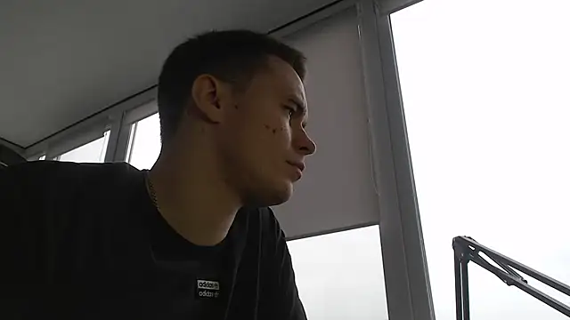 Snapshot of FreddyBredi chatting on 11-09-25, 08:23 FreddyBredi online show from 11-09-25, 08:23