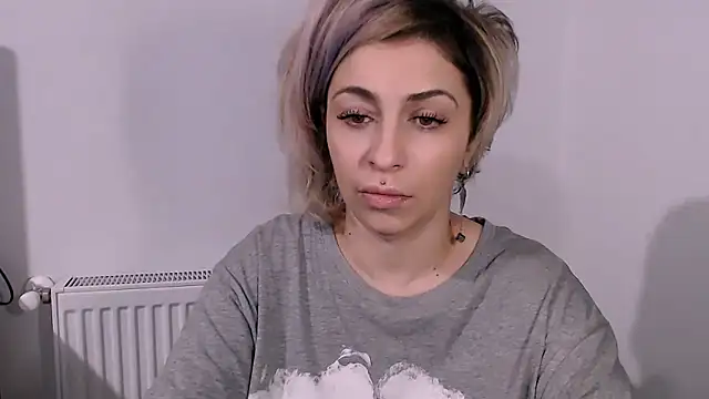 Snapshot of AAARUNY chatting on 02-08-26, 04:32 AAARUNY online show from 02-08-26, 04:32