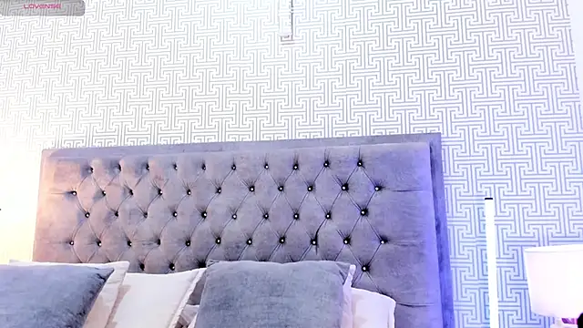 Evaa Lunna  online show from 11-19-25, 08:09