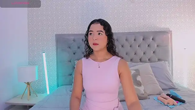 Evaa Lunna  online show from 05-20-26, 08:26