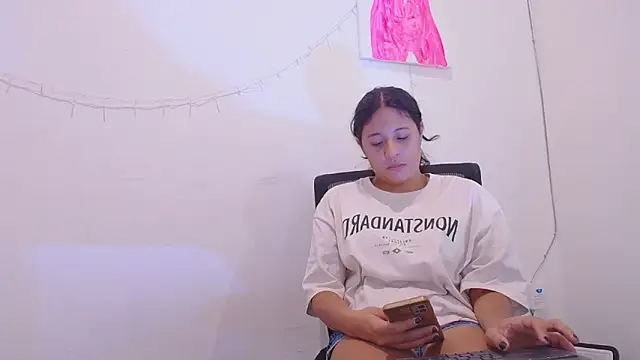 Snapshot of Aria_Arthur chatting on 09-22-25, 07:38 Aria Arthur online show from 09-22-25, 07:38