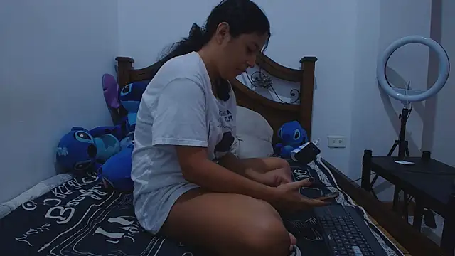 Snapshot of Aria_Arthur chatting on 09-30-25, 12:21 Aria Arthur online show from 09-30-25, 12:21