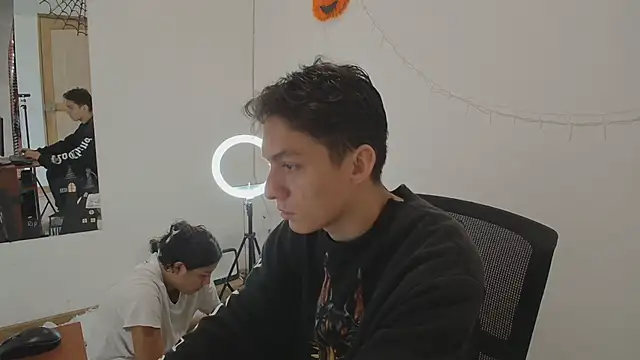 Snapshot of Aria_Arthur chatting on 10-12-25, 02:05 Aria Arthur online show from 10-12-25, 02:05