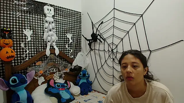 Snapshot of Aria_Arthur chatting on 10-21-25, 10:05 Aria Arthur online show from 10-21-25, 10:05